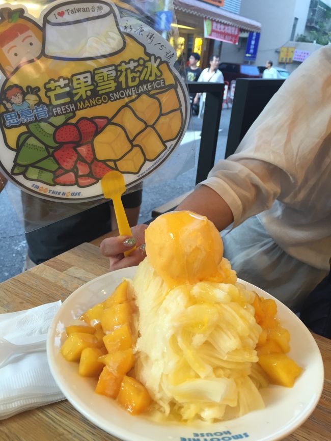 オーソドックスにマンゴーかき氷を