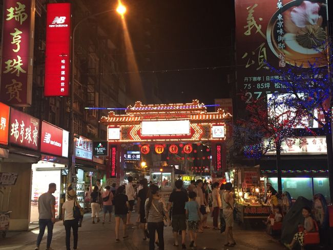 時間も遅くなったので一気にタクシーで夜市へ