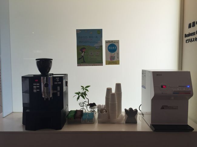 そうそうホテルのロビーには無料のコーヒーメーカーがあります。<br />いつでも自由に飲めます