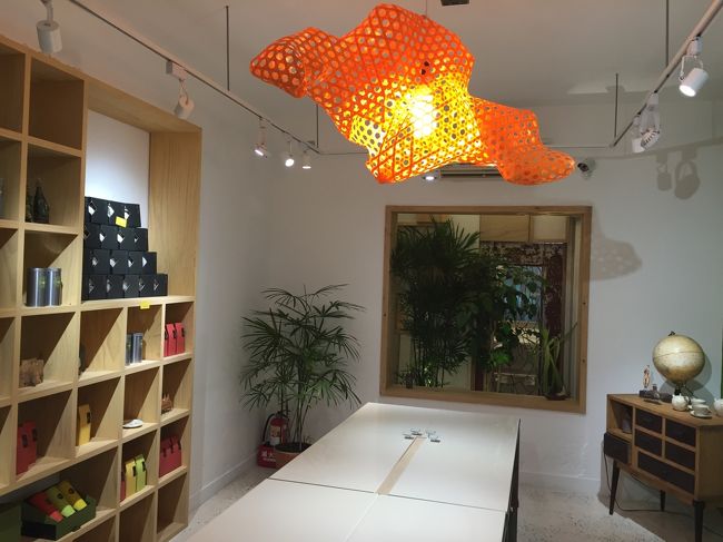 お茶をするスペースはそんなに広くないですが<br />素敵な雰囲気です。