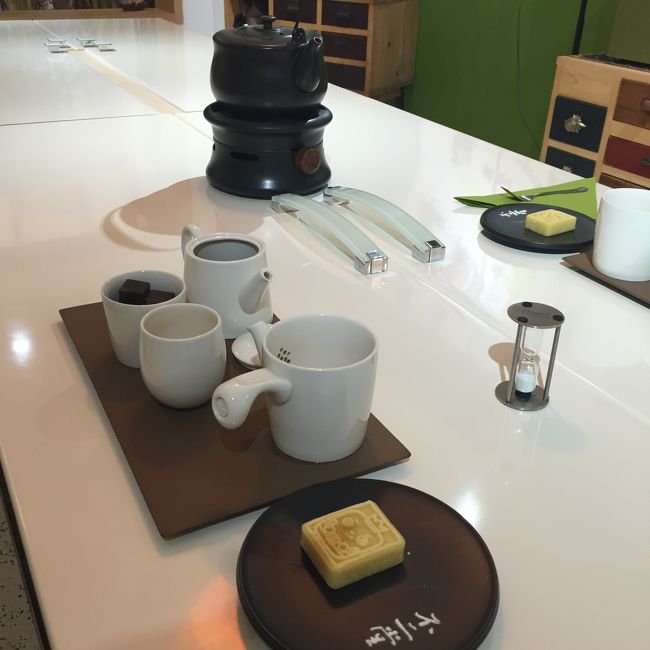 茶器もシンプルで素敵です