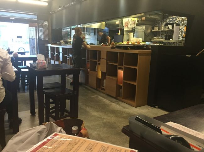 店内<br />日本語のメニューもあります