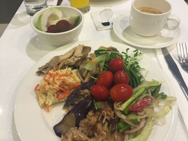 素敵な音色を聞きながらの朝食。<br />たっぷりお野菜いただきます