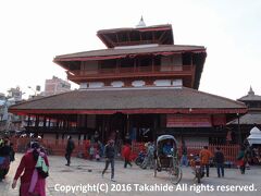 カスタマンダブ寺院(मरु सत्तल (Kasthamandap))

カトマンズの名前の由来にもなった、16世紀建立の寺院です。１本の木で作られたと言われていましたが、2015年のネパール地震で崩壊しました。


カスタマンダブ寺院：https://en.wikipedia.org/wiki/Kasthamandap