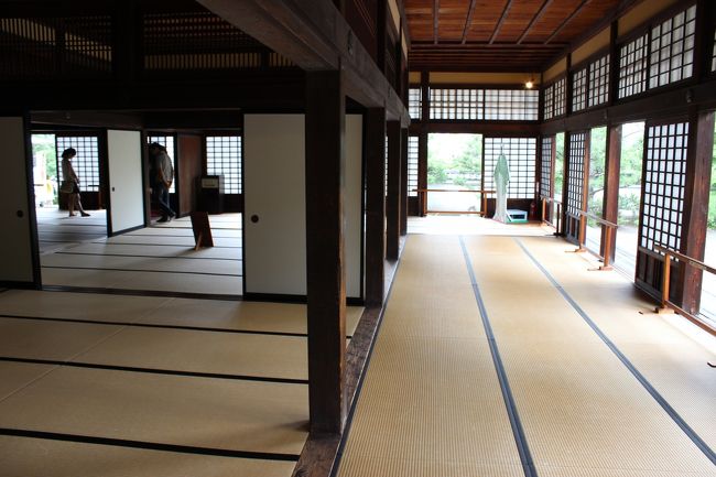 二の丸御殿には入れる。畳の敷き詰められた景色はお城めぐりでもなかなか出会えない。