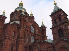 ウスペンスキー寺院、ロシア正教会です。
ちょうとミサ（正教では）の最中で室内の撮影は禁止。
ミサの様子は見学できたんですけど、この光景が日本人の私には
とても新鮮！適切は言葉が思いつかないけど、見学しただけでも
心が洗われるようでした。