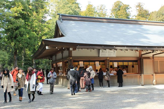 お札を売っていて、少し列ができていました。