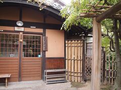 たっぷり芸術を堪能したらお腹もペコペコに！
美術館からすぐ近く、レストラン亀遊亭でランチをいただくことに。
外観は和食を提供しているかのような雰囲気ですが、れっきとした洋食屋さんです。
倉敷国際ホテル直営のお店ということもあり味も期待です。