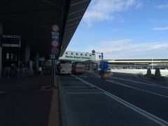 約1時間で成田空港に到着。考えてみるとはじめての成田です！