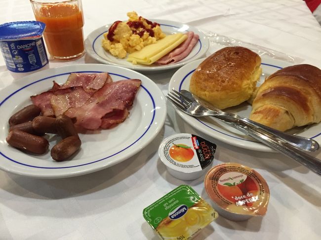 ホテルでの朝食