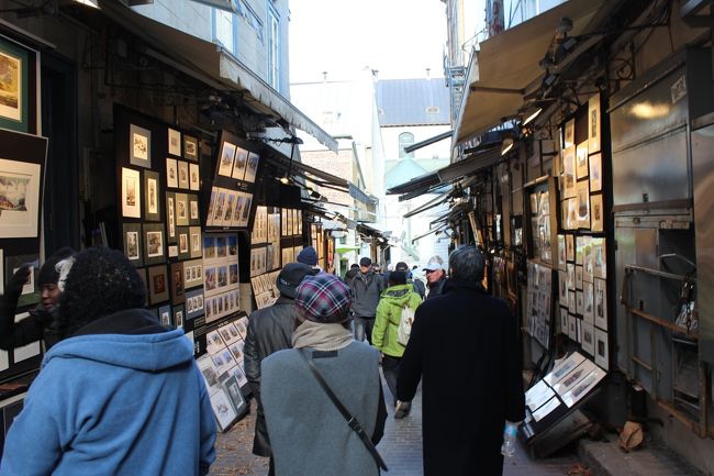 絵葉書や写真などが並んでいました。