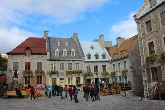 中には広場があります。