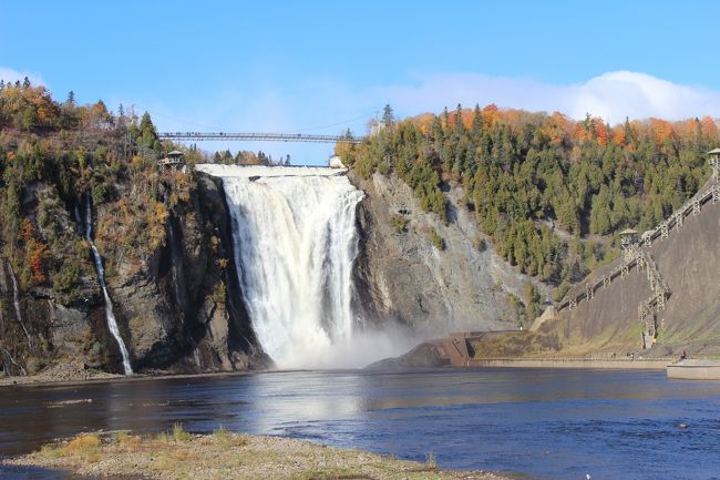 落差８３メートルの滝が見えてきました。