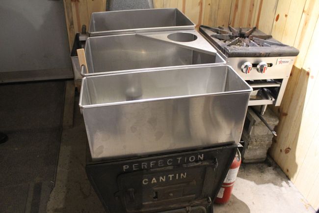 此処に樹液が集まってくるとか・・・・・<br />樹液そのままでは味がありません、何時間か煮詰めて加工するそうです。