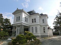 舟下りの下船場近くにある
柳川藩主立花家邸宅「御花」へ。

明治４３年に建てられた西洋館がひときわ目立ちます。