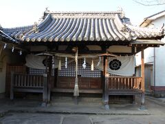 これは途中の吉備津彦神社（一宮神社）尾道では、いっきゅうさんと、言われているそうな、宝土寺境内にある、こじんまりした神社

１１月３日は尾道を代表する“ベッチャー祭”というお祭りが行われるとか

特に寄りたいとかでなく、光明寺から宝土寺に行く通り道に有ったので、振り返って１枚撮りました
