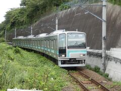 首都圏内にありながら単線でローカルな雰囲気に溢れる相模線。
相模線仕様の２０５系がとことこやって来る。