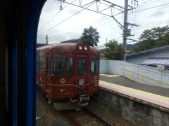 「富士登山電車」とのすれ違い。
これには後で乗車します。