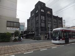 慶徳校前駅で乗り換えます。駅前にあったこれまた雰囲気のいい建物。こういう建物は好きです。