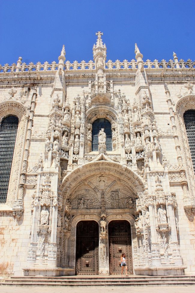 まだ外だけど、すでに緻密な彫刻に驚き！