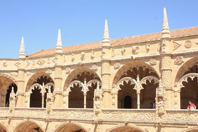 一階と二階では設計した人が違うみたい。私は二階のデザインの方がシンプルな美しさがあって好きでした。