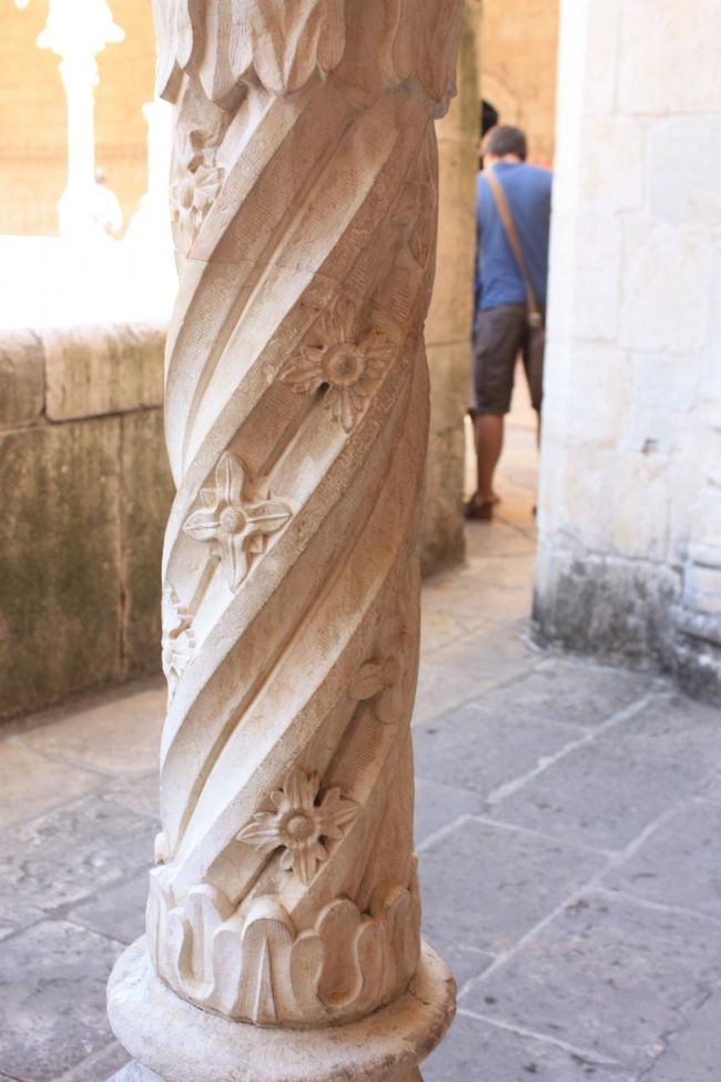 柱も一本一本模様が違っていました。