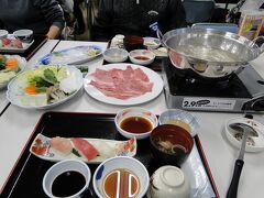 夕食会場。おさかな村。佐賀牛しゃぶしゃぶとアオリ烏賊の刺身は美味しかった。他にアオリ烏賊、マグロの刺身、寿司、天ぷらなど食べ放題。満足でした。