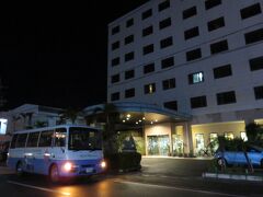 街灯も対向車もない暗い道をしばらく進み到着しました。
今夜もお世話になります“ホテルルートイン”。
北海道に行っても北陸に行ってもいつもルートインさんにお世話になっています。
