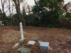 一峰寺山の一等三角点。