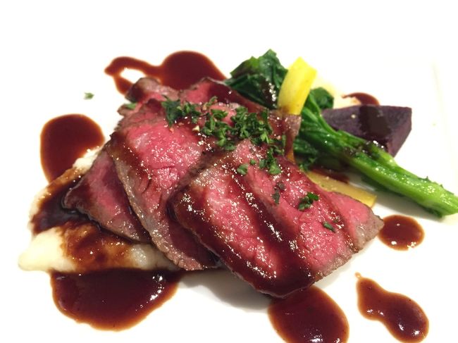 ランチはフレンチ<br />好きな組み合わせで食べられるコースメニューって、何だか嬉しいですね。<br /><br />パンもフカフカでできたて、味もどちらかと言うとあっさり目だったので、難なく食べ尽くせました。お肉も、柔らかくてあっという間に食べ終わります。