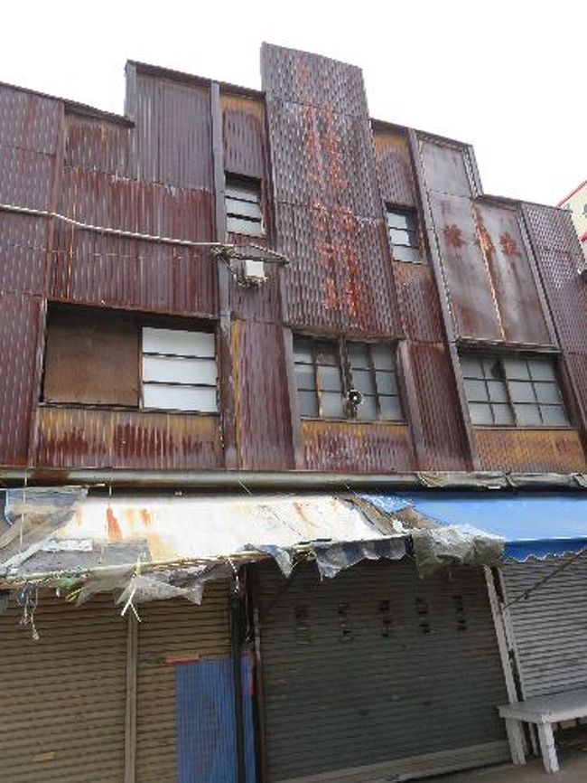 嫁菓子を見たかったけれど日曜日はやってなかった。残念。<br /><br />「中央菓子卸市場」