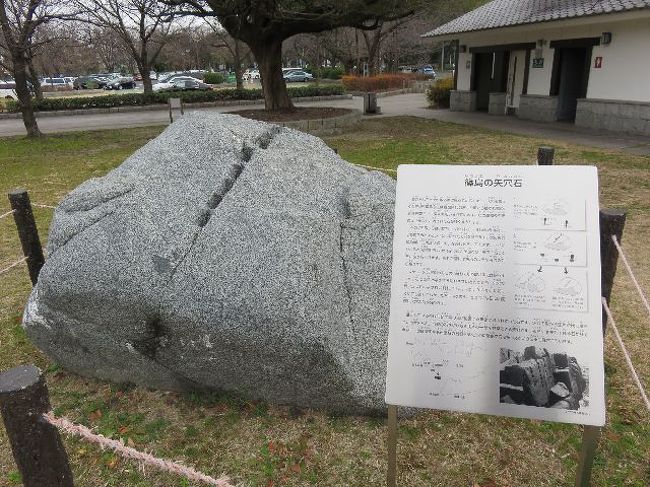 「篠島の矢穴石」