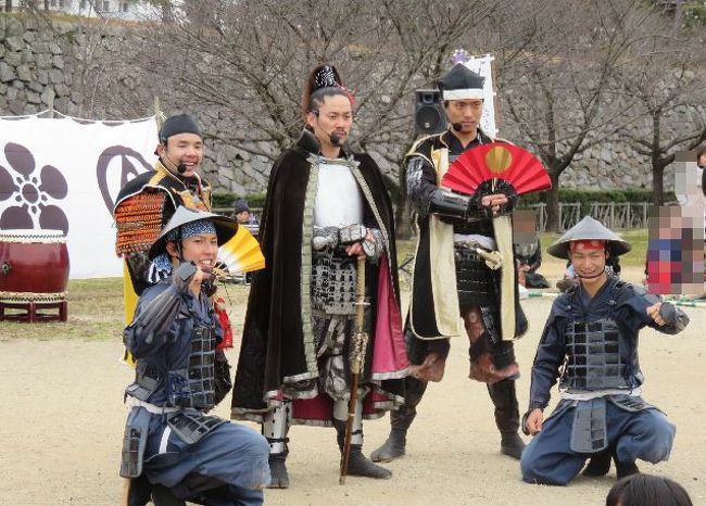 最後は記念撮影、その後は個人個人の撮影会。<br /><br />ちょっとしたファンクラブがあるのか、宝塚の出待ちの様に並んでいたのが印象的。