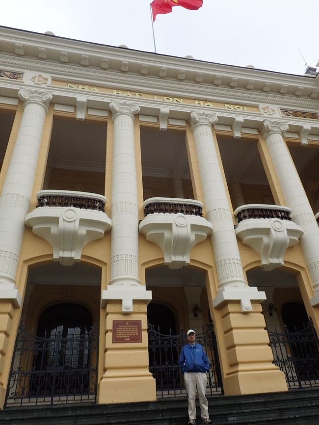 大劇場所謂フランス型のオペラハウスである。