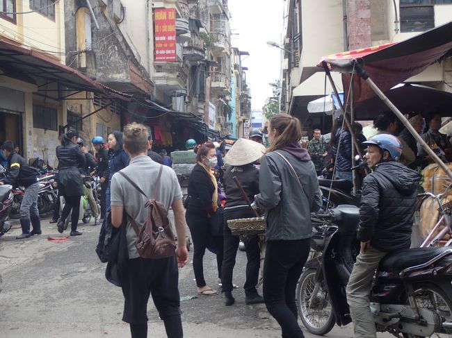 ツーリスト達もおおぜいいた。