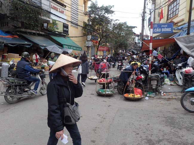 ノンを被った女性。