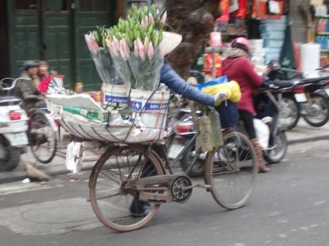 花を自転車で。<br />売っているのかどうかはわからない。