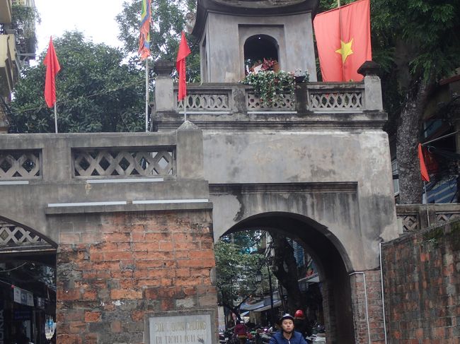 拡大して東河門を。