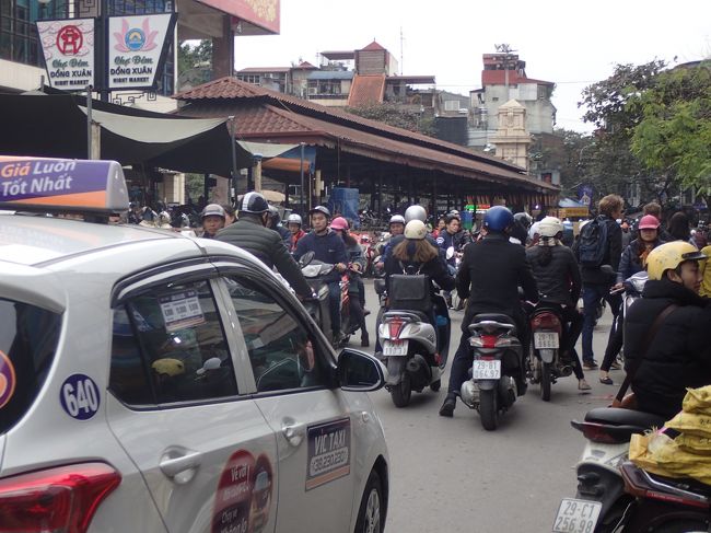 バイクの騒音とクラクションは<br />ハノイ名物だった。