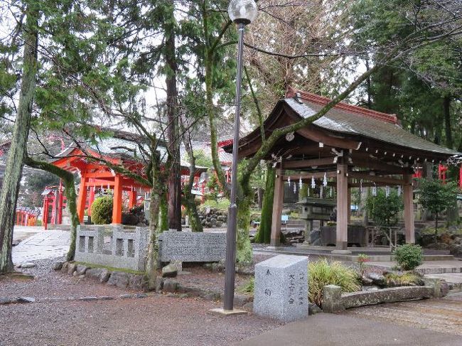 それぞれの手水舎。