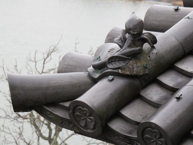 魔除け、亀の甲羅に桃。