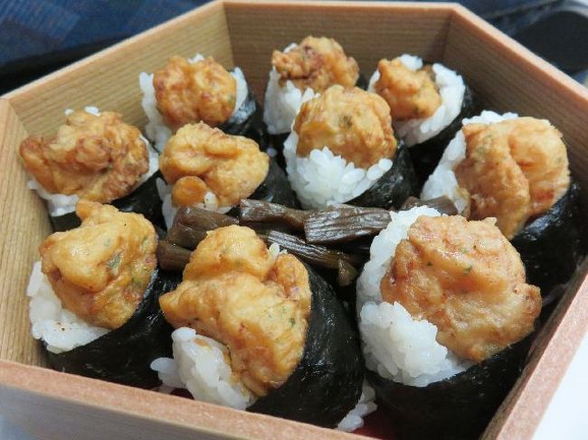 新幹線での夕食はお弁当。<br />こだまに喫煙車両があって驚き。案の定、沢山の新幹線に抜かれた。<br /><br />こだま670号　名古屋 16：56発　→　東京 19：47着<br /><br />「地雷也」<br />天むす（10個）　1360円