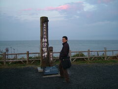 日没と同時刻に納沙布岬に到着です。海に目を向けると遠くに薄っすら水晶島が見えました。