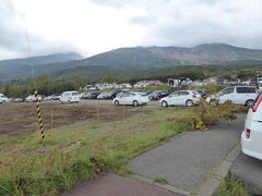 さて、そうこうしているうちに望岳台に到着です。いやあ、車がいっぱいです。