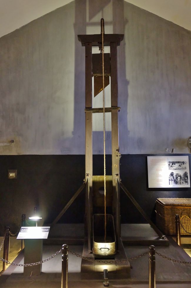 絞首台も。<br /><br />近くに寄ると背筋が凍る思いでした。<br />フランス人はどういう思いでこれを見るのだろうか。