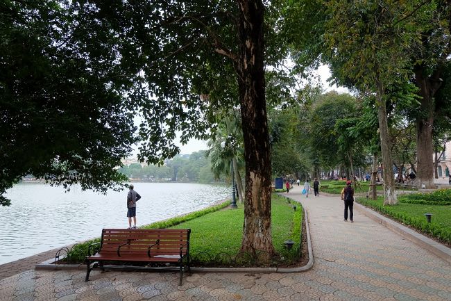 早くも今日は最終日。<br /><br />朝８時にホテルを出て、ホテル近くの大聖堂へ。<br />扉は閉ざされ中には入れず。<br /><br />湖畔を歩いて歴史博物館へ。