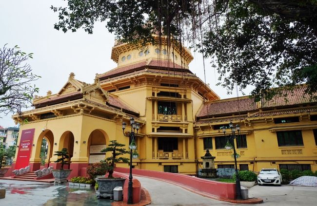 チケットブースに人がいなかったのでそのまま建物入口から入ろうとするとチケットはどうした？と聞かれ、ブースに誰もいなかったと告げるとあーだこーだスタッフ同士で会話の後、OKこのまま中に入れと。<br />開館時間の８時を15分ほど過ぎていたけど係員が遅刻でもしてたんでしょうか。<br />この辺りはおおらかですね。<br /><br />で、中は特にこれといって見るべきものもなくさっと一回りして5分ほどで退散。<br />お金払ってなくてちょうどよかった感じ。