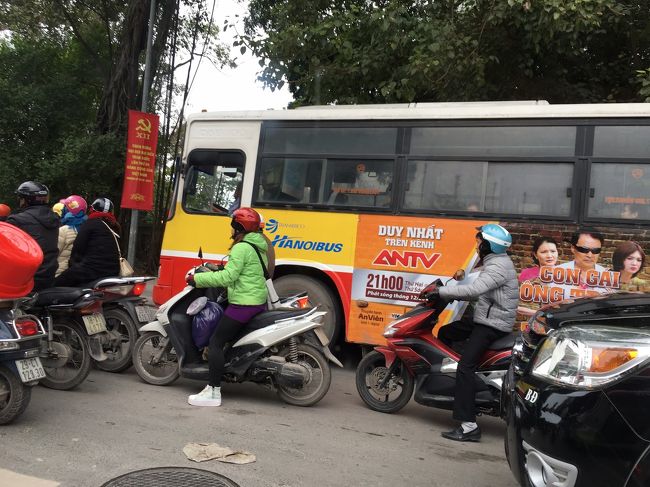 やはり車よりもバイクが圧倒的に多い