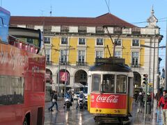 ここを２８番　観光に最適　路面電車が通る