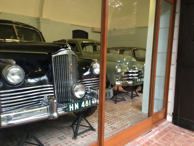 使用していた車が3台<br />左2台はソ連から右端のはフランスにいたベトナム人からもらったんだってさ